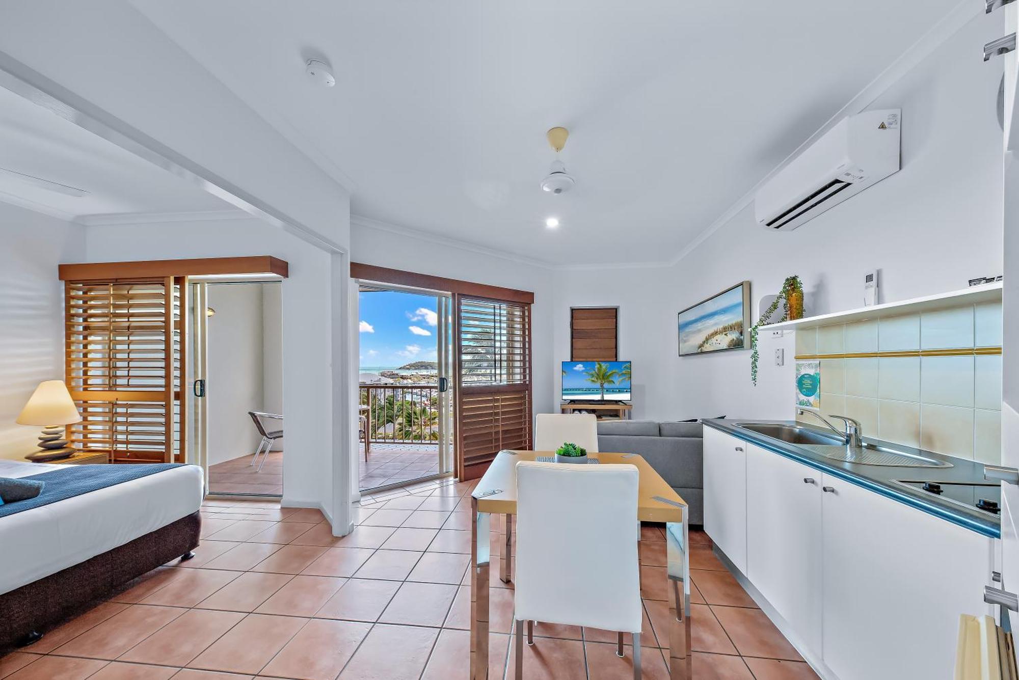 Spa Haven 17B Ocean View Airlie Beach Bagian luar foto